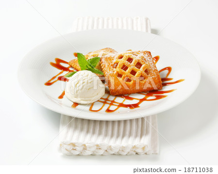 Little apricot pies with ice cream 18711038