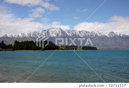 Lake Wakatipu,the Remarkables,New Zealand 18711537