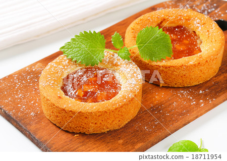 Small apple filled cakes 18711954