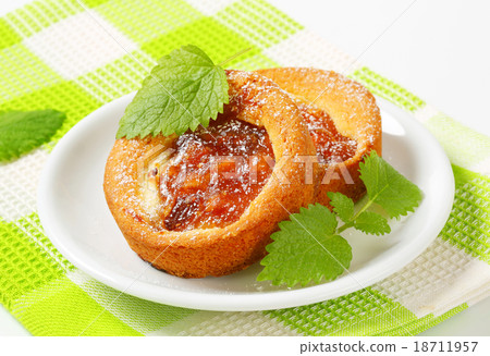 Small apple filled cakes 18711957