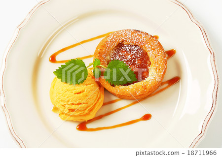 Mini apple tart with ice cream 18711966