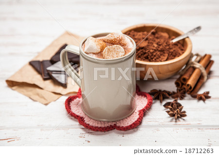 Cocoa drink with marshmallows Cocoa drink with marshmallows 18712263