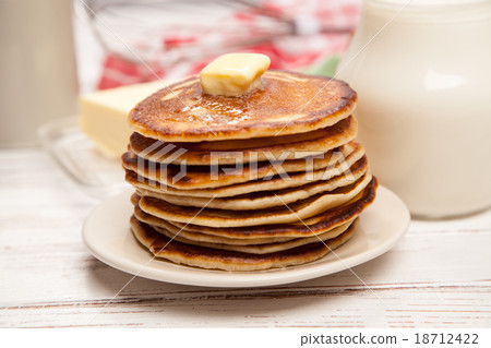 High pile of delicious pancakes 18712422