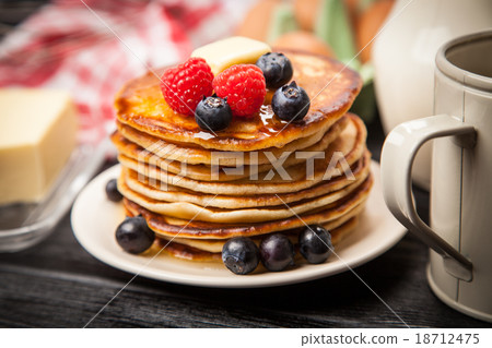 High pile of delicious pancakes 18712475