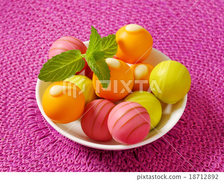 Fruit flavored bonbons Fruit flavored bonbons 18712892