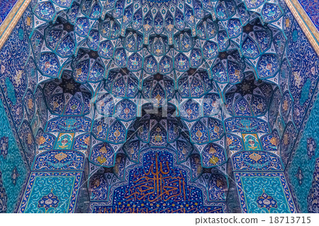Mihrab at Sultan Qaboos Grand Mosque in Muscat, Oman 18713715