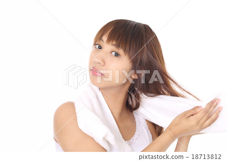 A woman who makes a shampoo and dries it with a towel A woman who makes a shampoo and dries it with a towel 18713812
