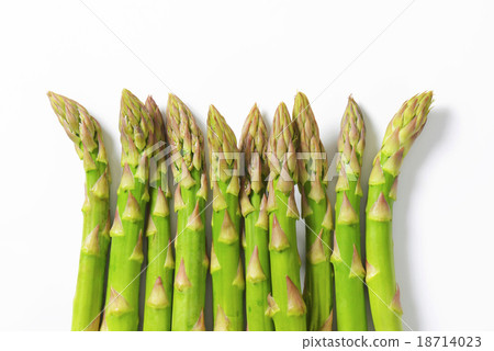 Fresh asparagus 18714023