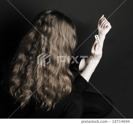 suicide girl cutting vein 18714694