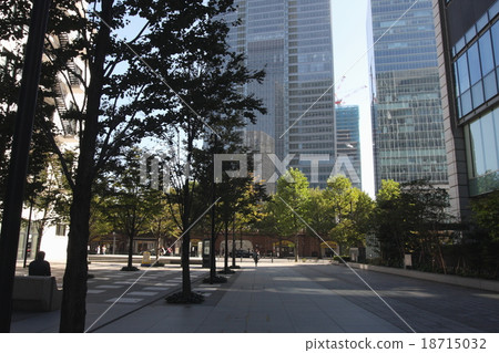 KITTE廣場在後面 KITTE廣場在後面 18715032