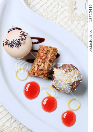 Small desserts Small desserts 18715416