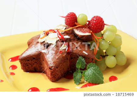 图库照片: star-shaped gingerbread cake