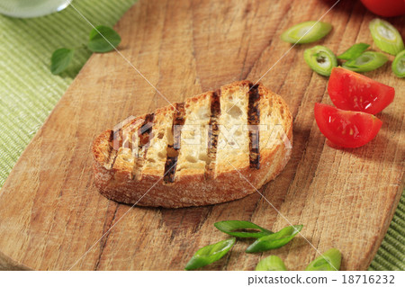 Grill toasted bread 18716232