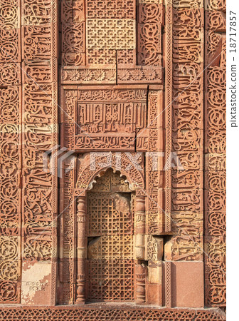 Carved walls of Qutub Minar complex, Delhi, India Carved walls of Qutub Minar complex, Delhi, India 18717857