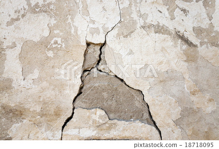 the collapsing wall   18718095