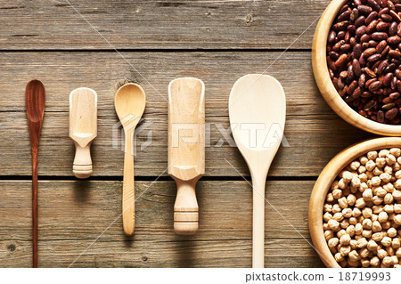 Bowls and spoons of various legumes 18719993