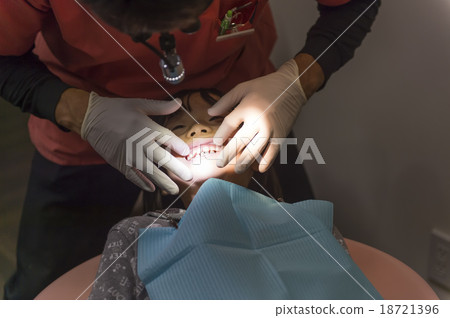 Dentist and child Dentist and child 18721396