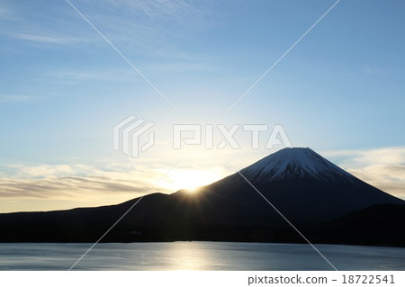 New Year's gift from Mt. Fuji New Year's gift from Mt. Fuji 18722541