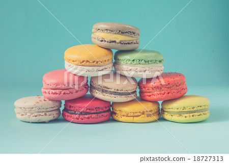 Pile of colorful macaroons stacked up 18727313