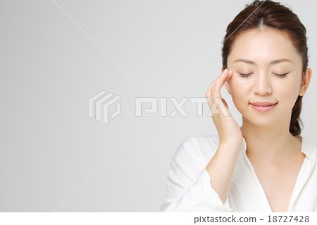 Woman     18727428