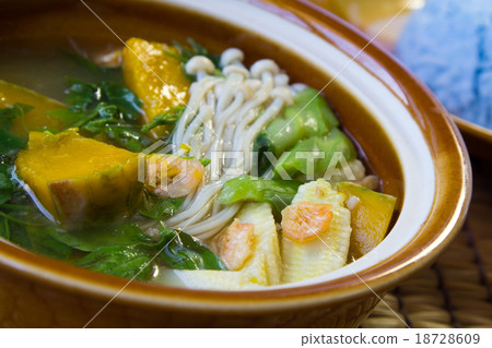 Thai Spicy Mixed Vegetable Soup with Prawns 18728609