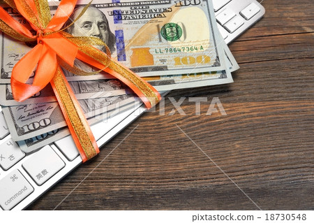 Money Tied With A Ribbon On The Keyboard Money Tied With A Ribbon On The Keyboard 18730548