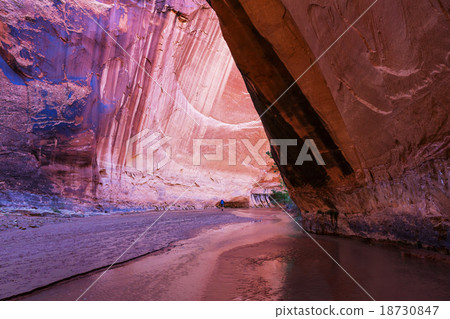 Hike in Coyote gulch 18730847
