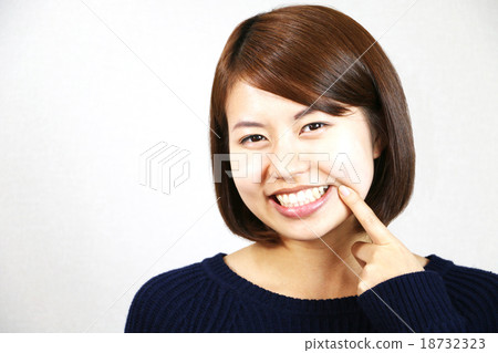 A young woman with a smile 18732323