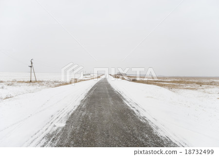 foggy road 18732499