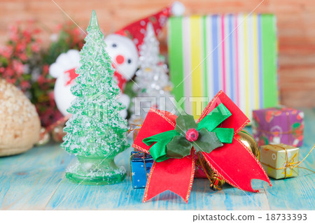 christmas, holidays, new year and celebration 18733393