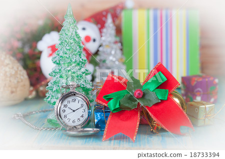 Pocket watch with Christmas theme Pocket watch with Christmas theme 18733394