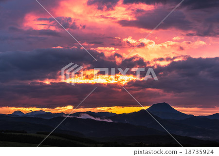 Burning sky of evening 18735924