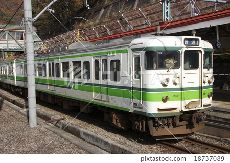 在光陽的水上站下車的上越線115系列（水上⇔長岡） 18737089