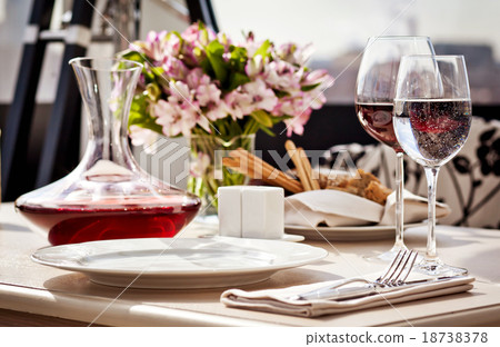 Fine restaurant dinner table place setting Fine restaurant dinner table place setting 18738378