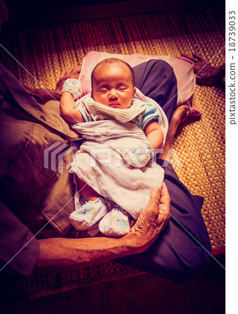baby infant with great-grandparents. Asian style 18739033