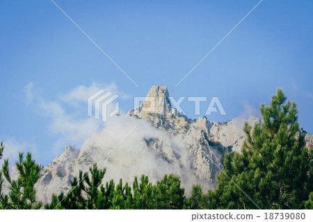 top of mountain 18739080