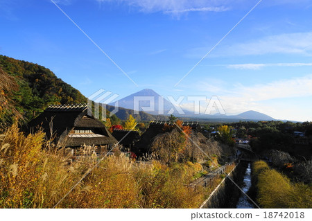 November Fuji 1103 Thatched roof group · Autumn of the root floor 18742018