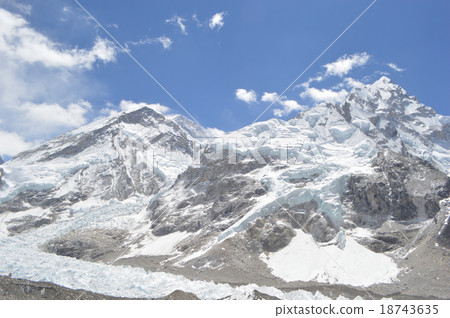 Everest  18743635