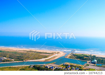 Kujukuri Kuriyama河出海口的鳥瞰圖 Kujukuri Kuriyama河出海口的鳥瞰圖 18744213