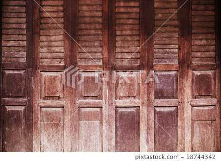 Old wood door in vintage style 18744342