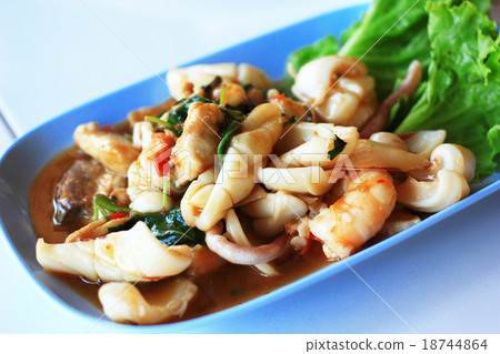 Mixed seafood spicy and sour salad 18744864