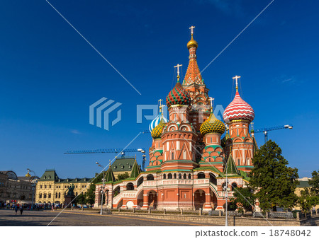Saint Basil's Cathedral in Red Square - Moscow Saint Basil's Cathedral in Red Square - Moscow 18748042