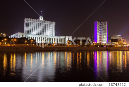 Russian White House in Moscow at night Russian White House in Moscow at night 18748212