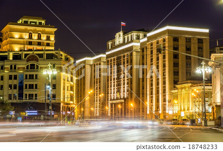 Night view of State Duma in Moscow, Russia 18748233