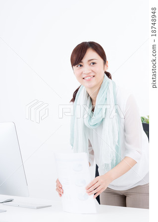 Business woman 18748948