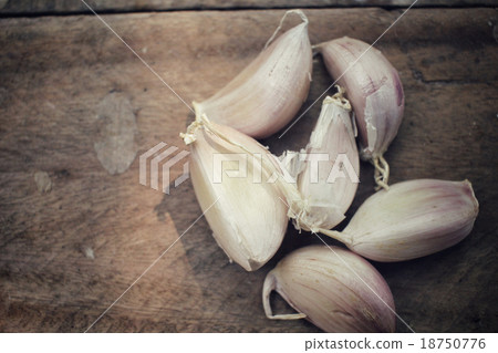 Garlic Garlic 18750776
