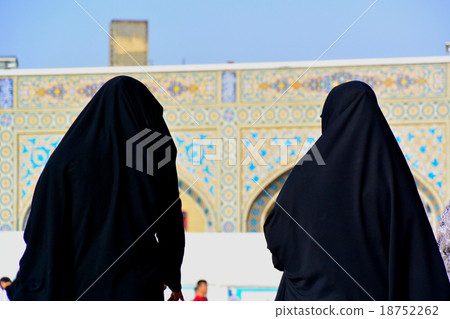 Muslim female of Iran · sacred place Mashhad · Harame · Motahar square (Hallam) Muslim female of Iran · sacred place Mashhad · Harame · Motahar square (Hallam) 18752262