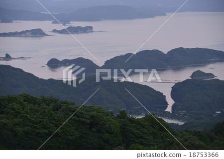 Evening scenery of Kujuku Island / Sasebo city, Nagasaki prefecture 18753366