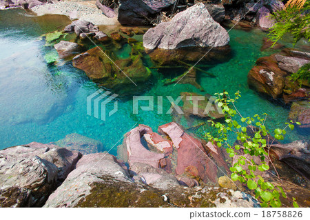 Turquoise river flowing towards Lake McDonald 18758826