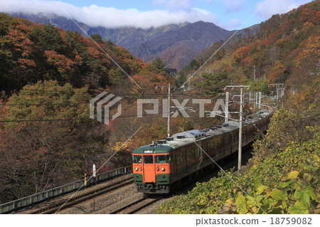 115線火車在Su訪峽谷上行駛 115線火車在Su訪峽谷上行駛 18759082